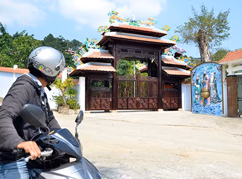 Khu biệt thự của ông Ngô Văn Quang xây dựng trái phép tại rừng đặc dụng Nam Hải Vân. Ảnh: Nguyễn Đông. Khu biệt thự của ông Ngô Văn Quang xây dựng trái phép tại rừng đặc dụng Nam Hải Vân. Ảnh: Nguyễn Đông.