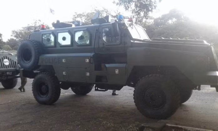 Xe bọc thép Trung Quốc tan nát vì trúng mìn, 7 sĩ quan Kenya thiệt mạng ảnh 6