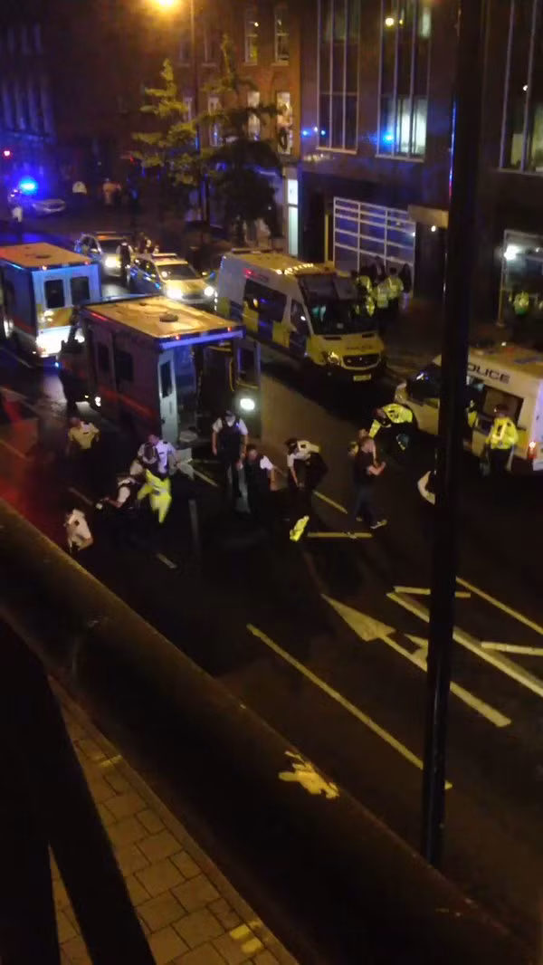 Tấn công khủng bố liên tiếp ở London, nước Anh chấn động (video) ảnh 1