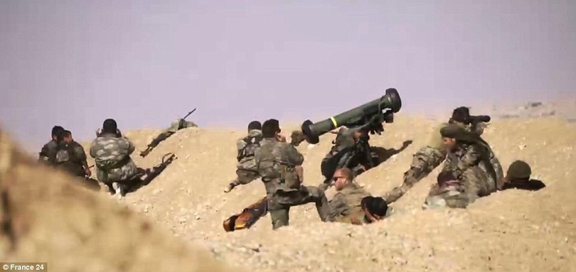 Nhóm binh sĩ đặc nhiệm Anh, Pháp trên chiến tuyến người Kurd với tổ hợp Javelin FGM-148