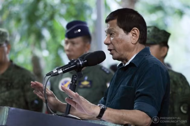Tổng thống Philippine Rodrigo Duterte trong buổi gặp gỡ và nói chuyện với quân đội ở thành phố Cebu