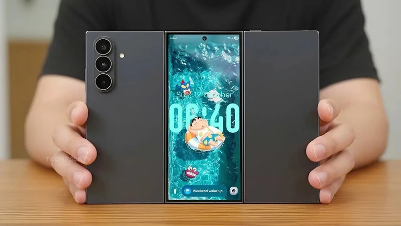 Đập hộp điện thoại gập 3 của Samsung vừa về Việt Nam