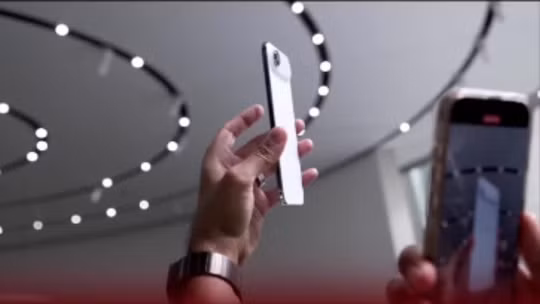 Đặt cược vào phân khúc cao cấp, Apple lập kỷ lục về doanh số iPhone
