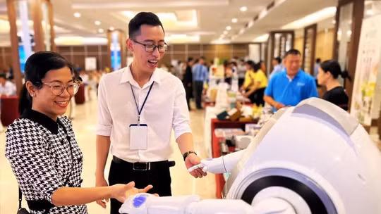 Robot và các công nghệ mới đang mở rộng khả năng ứng dụng, góp phần thúc đẩy đổi mới sáng tạo. Ảnh: Bộ KHCN.