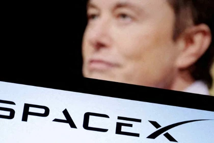 SpaceX ưu tiên xây dựng thành phố trên mặt trăng. Ảnh: Reuters.