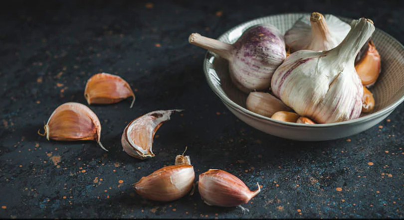 Tỏi sống còn được sử dụng như vị thuốc phòng cảm lạnh (Ảnh: NDTV Food) Tỏi sống còn được sử dụng như vị thuốc phòng cảm lạnh (Ảnh: NDTV Food)