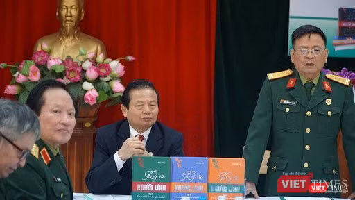 Ban Chỉ đạo tại Hội nghị báo cáo kết quả triển khai công trình sách “Ký ức người lính” cuối năm 2018.