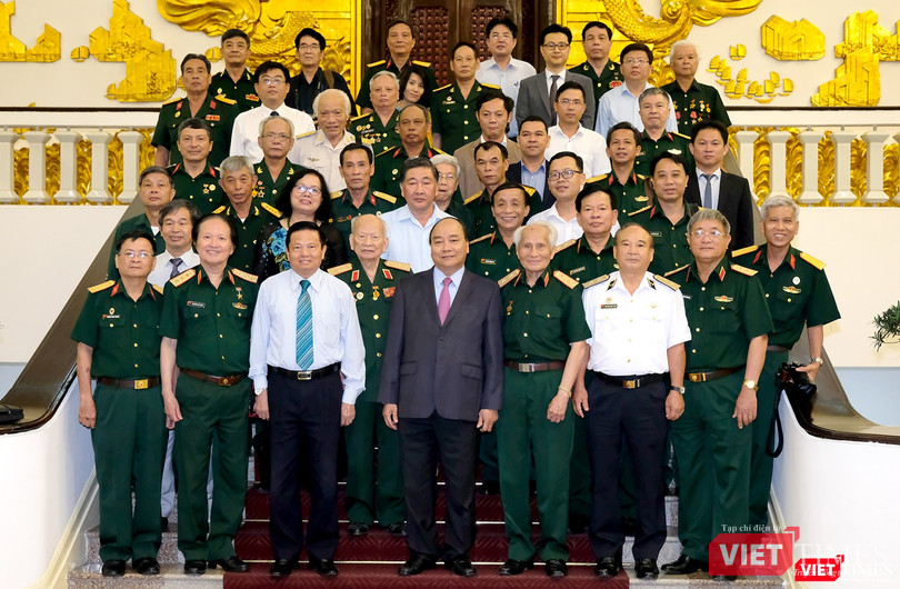 Thủ tướng cùng Ban chỉ đạo công trình sách "Ký ức người lính"