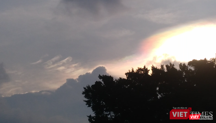 Làn môi xinh mềm mại được kết từ những đám mây hồng thật hiếm có trên bầu trời Hà Đông, Hà Nội