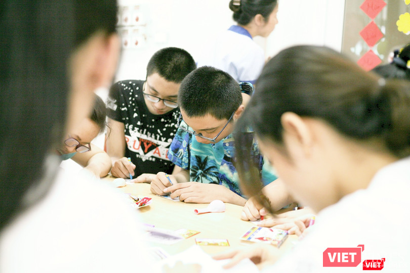 Dự án mang đến nhiều hoạt động thú vị cho các em nhỏ kém may mắn.