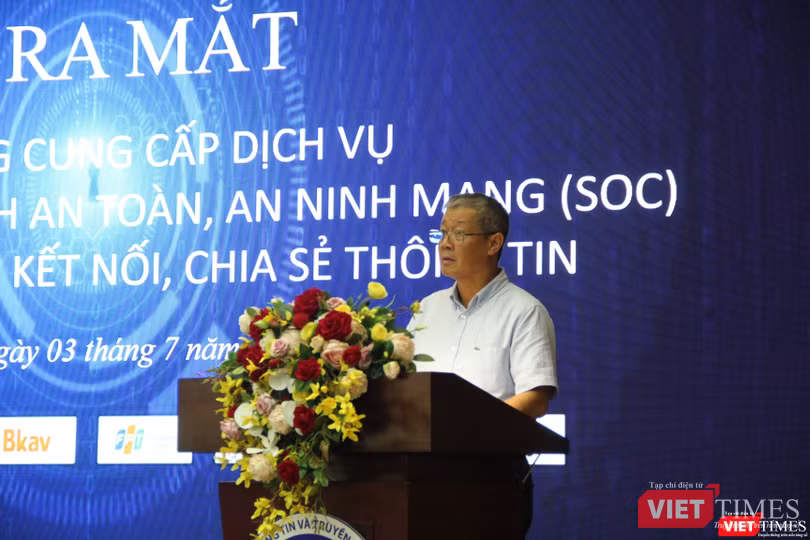 Thứ trưởng Bộ TT&TT Nguyễn Thành Hưng phát biểu tại Lễ ra mắt nền tảng cung cấp dịch vụ Trung tâm điều hành an toàn, an ninh mạng (SOC) đáp ứng yêu cầu kết nối, chia sẻ thông tin. Thứ trưởng Bộ TT&TT Nguyễn Thành Hưng phát biểu tại Lễ ra mắt nền tảng cung cấp dịch vụ Trung tâm điều hành an toàn, an ninh mạng (SOC) đáp ứng yêu cầu kết nối, chia sẻ thông tin.