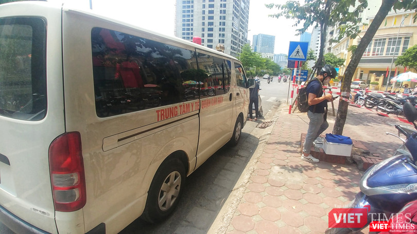Trung tâm Y tế quận Cầu Giấy cũng có mặt tại hiện trường.