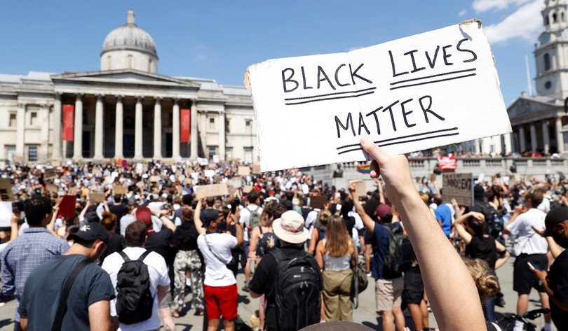 Người dân London biểu tình ủng hộ George Floyd tại Quảng trường Trafalgar (Ảnh: National Review)