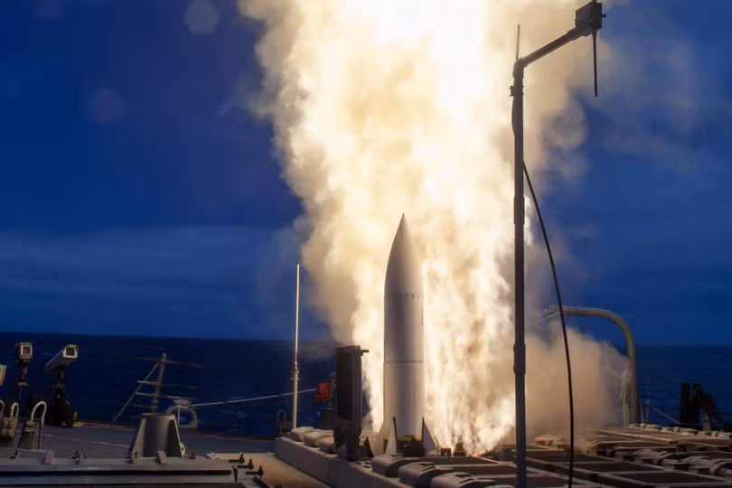 Mẫu tên lửa Standard Missile – 6 phóng từ chiến hạm của Mỹ (Ảnh: Getty)