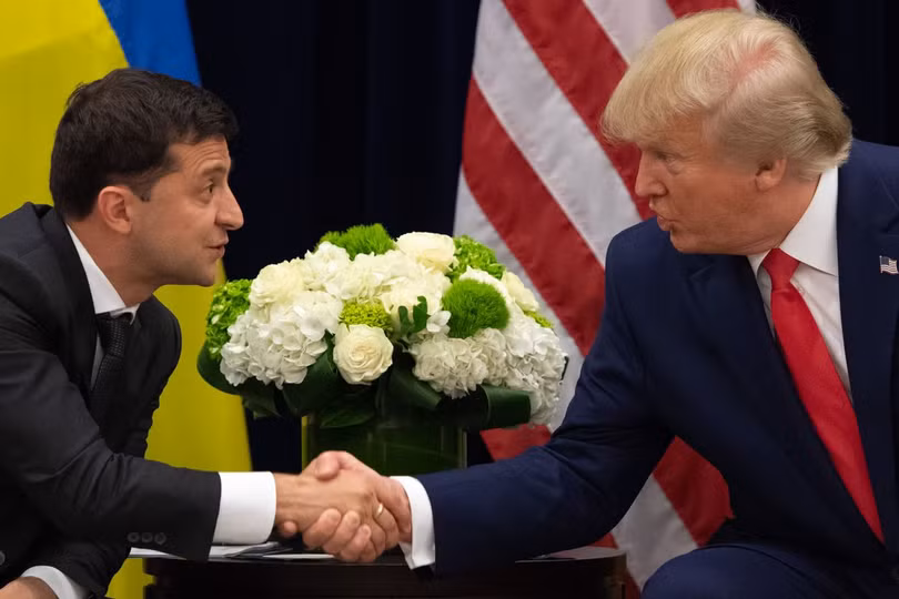 Tổng thống Trump và người đồng cấp Ukraine Zelensky trong một cuộc gặp (Ảnh: Vox)