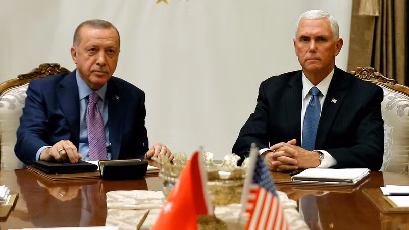 Sau cuộc họp kín, ông Pence và Erdogan không trả lời câu hỏi nào của báo giới (Ảnh: The National) Sau cuộc họp kín, ông Pence và Erdogan không trả lời câu hỏi nào của báo giới (Ảnh: The National)