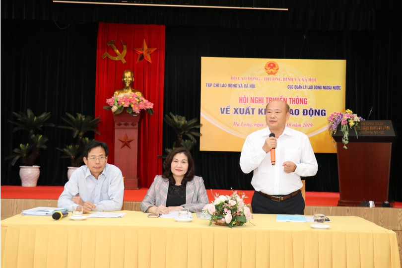 TS. Trần Ngọc Diễn (phải), Tổng biên tập Tạp chí Lao động và Xã hội, đồng chủ trì hội nghị (Ảnh: Khánh Duy)