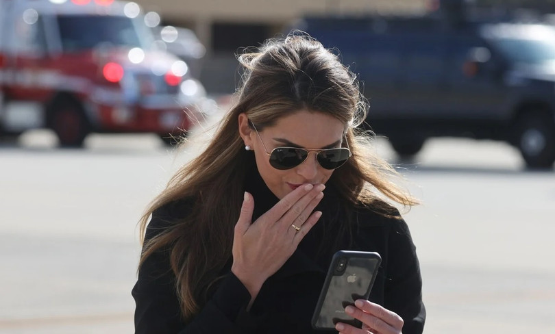 Bà Hope Hicks, cố vấn thân cận của ông Trump, xét nghiệm dương tính với COVID-19 từ trước đó (Ảnh: Reuters)