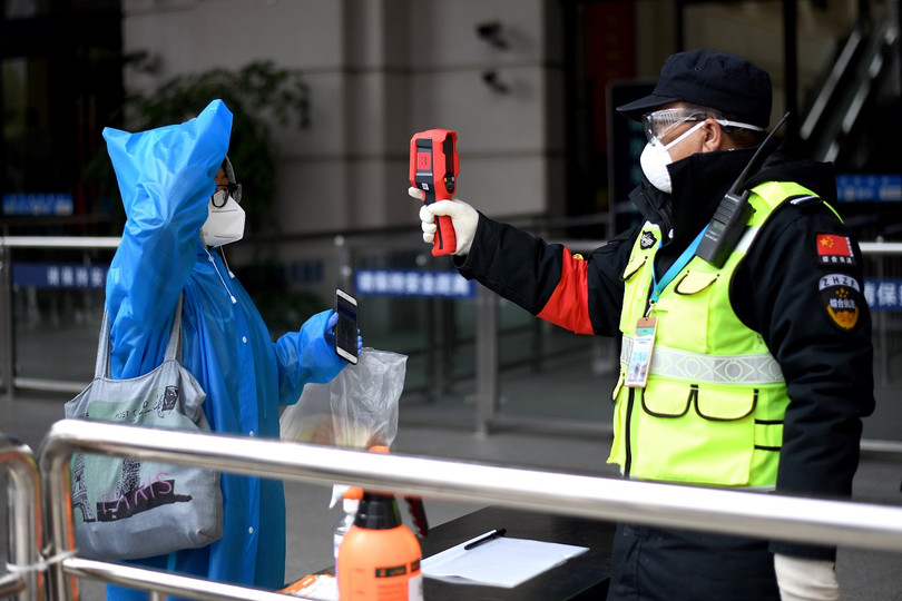 Nhiều nhà khoa học cho rằng WHO đã phớt lờ một số bằng chứng cho thấy virus corona lây qua không khí (Ảnh: The Statesman) Nhiều nhà khoa học cho rằng WHO đã phớt lờ một số bằng chứng cho thấy virus corona lây qua không khí (Ảnh: The Statesman)