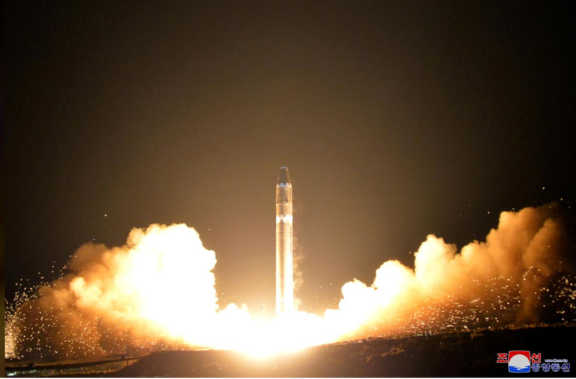 Tên lửa Hwasong-15 trong một vụ thử nghiệm (Ảnh: KCNA) Tên lửa Hwasong-15 trong một vụ thử nghiệm (Ảnh: KCNA)