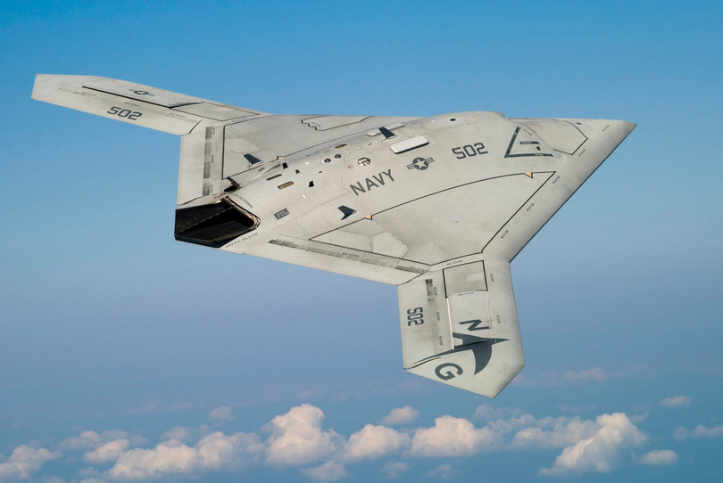 X-47B là mẫu phi cơ không người lái đầu tiên cất cánh, hạ cánh thành công trên tàu sân bay (Ảnh: AP)