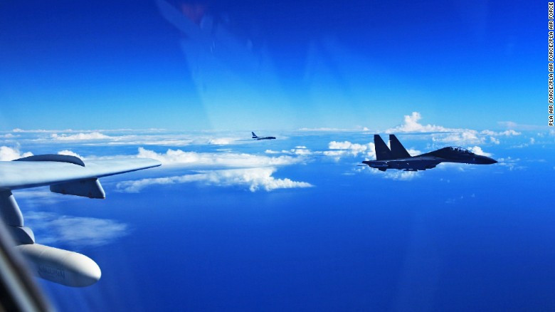 Phi cơ Su-30 của Trung Quốc bay trên biển Thái Bình Dương năm 2016 (Ảnh: CNN) Phi cơ Su-30 của Trung Quốc bay trên biển Thái Bình Dương năm 2016 (Ảnh: CNN)