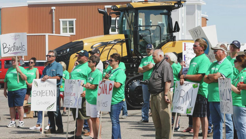 Nông dân Mỹ tuần hành kêu gọi nâng giá nông sản (Ảnh: Agweek) Nông dân Mỹ tuần hành kêu gọi nâng giá nông sản (Ảnh: Agweek)