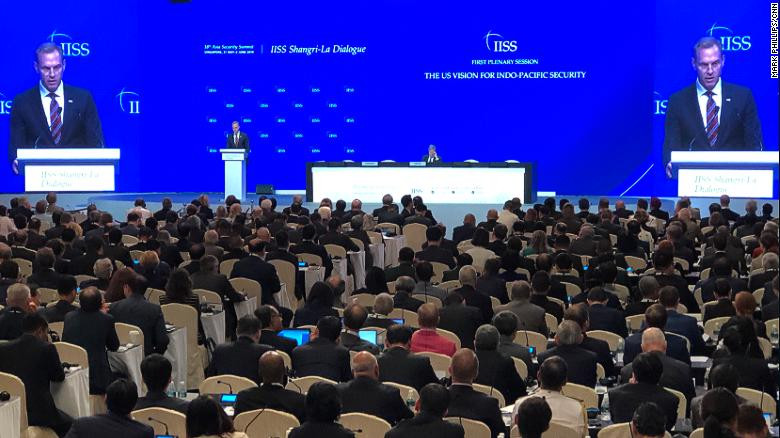 Nhiều người cho rằng bài phát biểu của ông Shanahan vãn chưa đủ sức mạnh (Ảnh: CNN) Nhiều người cho rằng bài phát biểu của ông Shanahan vãn chưa đủ sức mạnh (Ảnh: CNN)