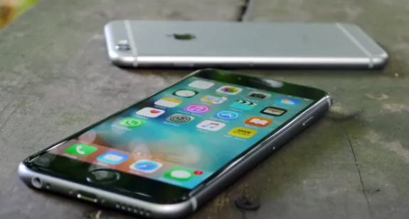 Nút Home cảm ứng điện dung cũng nhanh chóng bị thay thế. (Ảnh: Tech Radar)