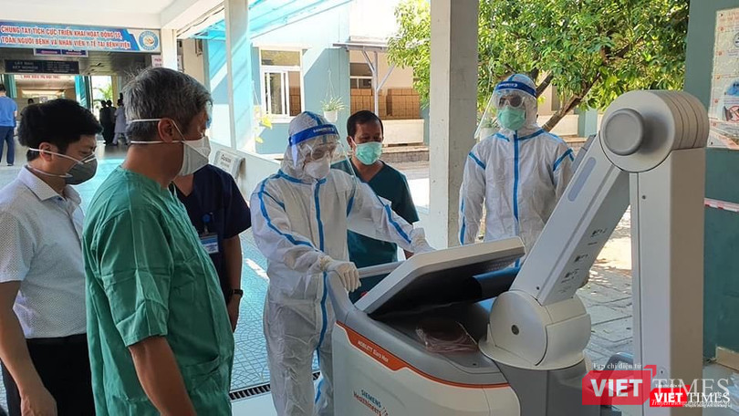 Các bác sĩ liên tục ứng trực, bám sát tình hình dịch bệnh. Các bác sĩ liên tục ứng trực, bám sát tình hình dịch bệnh.