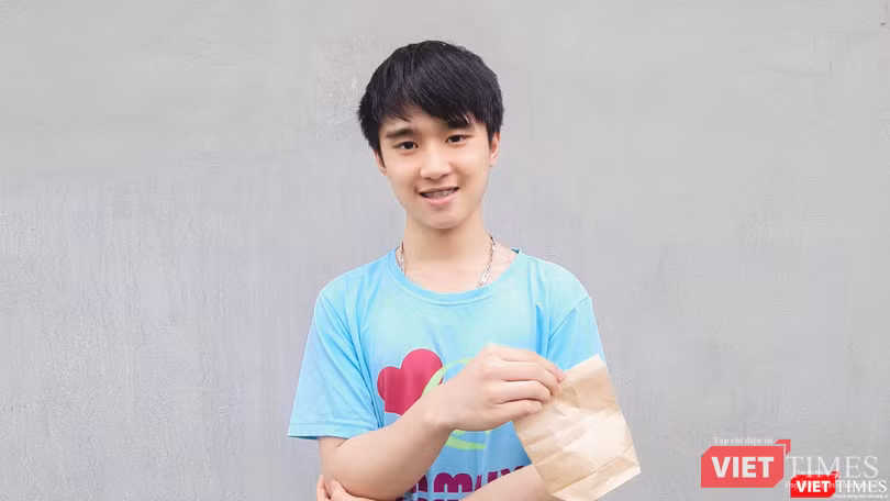 Phùng Quang Huy - học sinh đạt giải Nhì tại sự kiện “Talaria: Bay”.