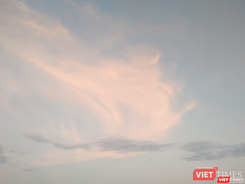 Hình ảnh Long Phụng sánh đôi gần lăng mộ và đền Nội thờ Đức Quốc Tổ Lạc Long Quân tại Bình Đà, Bình Minh, Thanh Oai, Hà Nội.