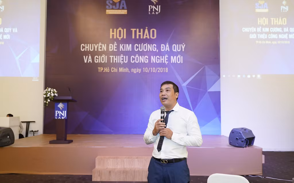 cong-ty-kiem-dienh-pnjlab-to-chuc-hoi-thao-chuyen-de-kim-cuong-da-quy-va-gioi-thieu-cong-nghe-moi-3.png.avif