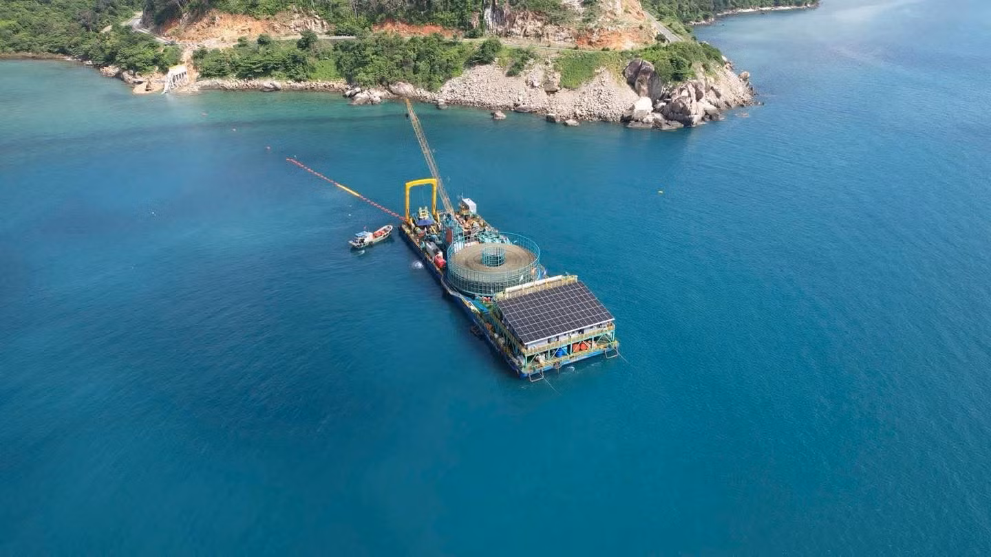 Được khởi công từ tháng 12/2024, đến tháng 9/2025, Dự án cấp điện từ lưới điện quốc gia cho đặc khu Côn Đảo, đã được Tập đoàn EVN tổ chức đóng điện. Tại dự án này, PC1 là tổng thầu EPC. Ảnh: EVN.