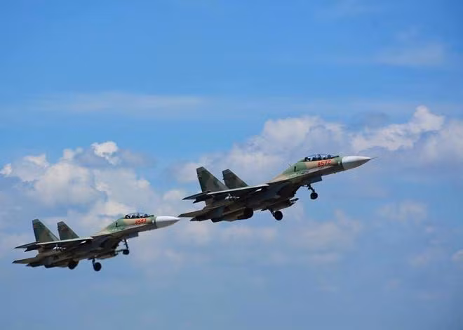 Máy bay Su 30MK2 luyện tập trên bầu trời Thanh Hóa