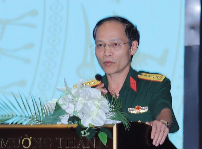 Đại biểu tham luận tại hội nghị Đại biểu tham luận tại hội nghị