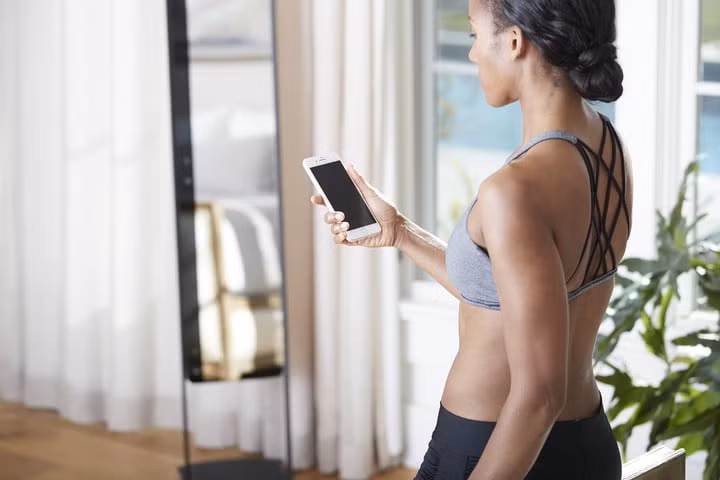 Tấm gương Naked không chỉ giúp bạn rèn luyện sức khỏe. Ảnh: Digital Trends