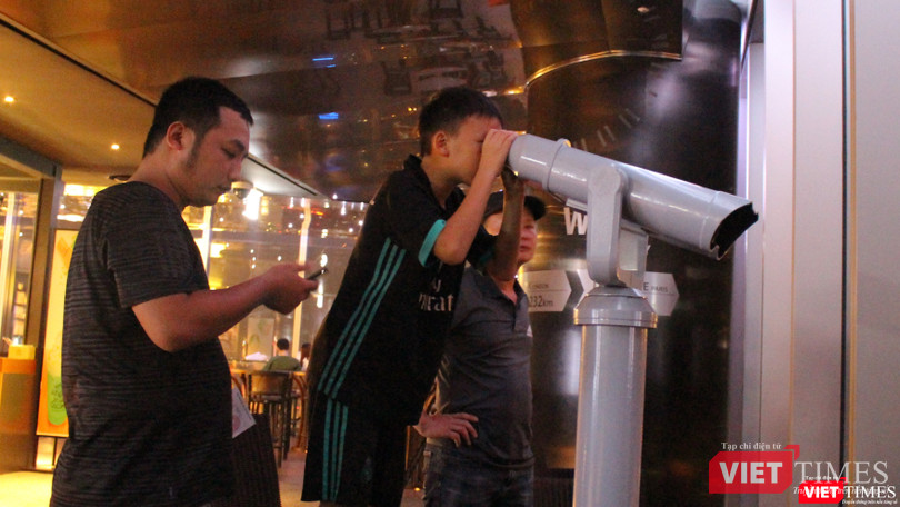 Ngắm thành phố bằng kính viễn vọng