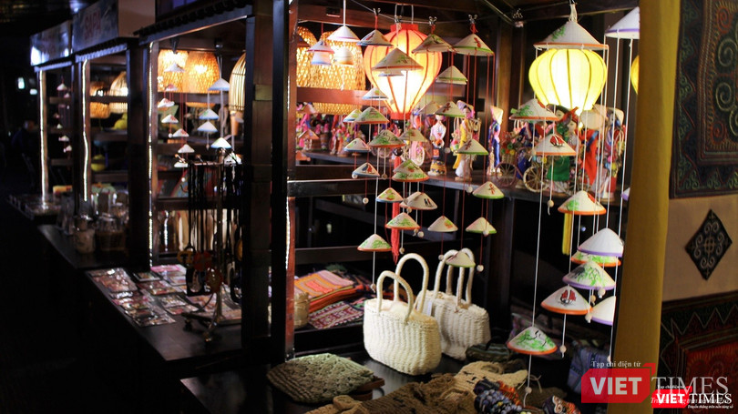 Nơi trưng bày và bán đồ lưu niệm