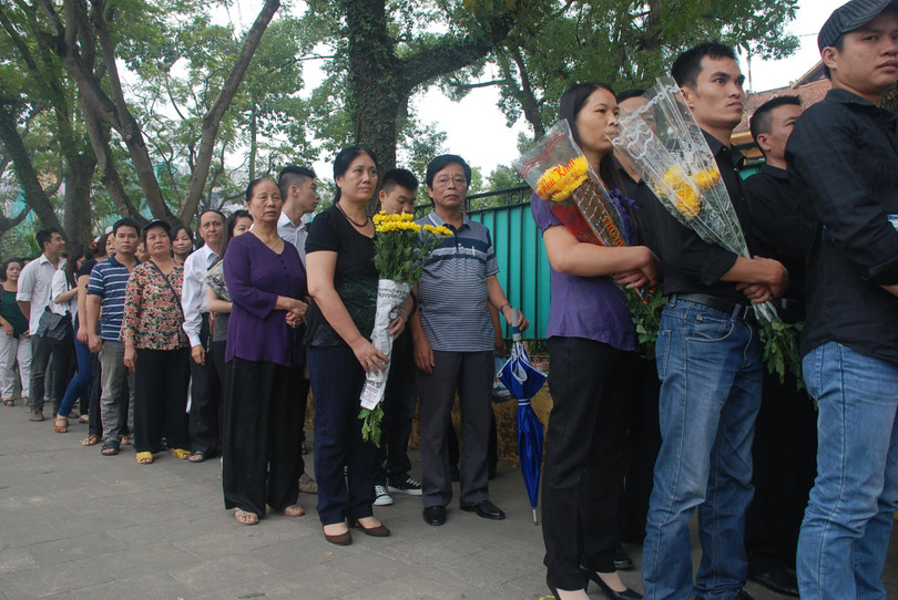 dòng người từng bước từng bước một vào viếng đại tướng dòng người từng bước từng bước một vào viếng đại tướng