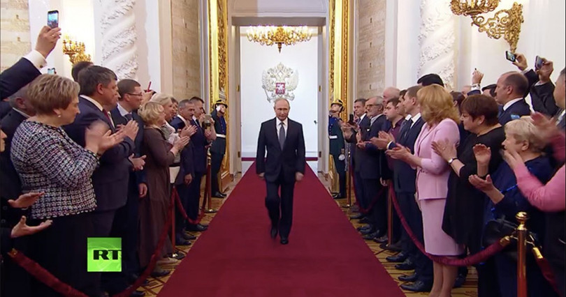 Những biện pháp trừng phạt của Mỹ sắp tới, cho dù là có thể rất “khắc nghiệt”, nhưng trong tương lai gần, chỉ có thể làm tăng mức độ tín nhiệm của người Nga với Putin. Những biện pháp trừng phạt của Mỹ sắp tới, cho dù là có thể rất “khắc nghiệt”, nhưng trong tương lai gần, chỉ có thể làm tăng mức độ tín nhiệm của người Nga với Putin.