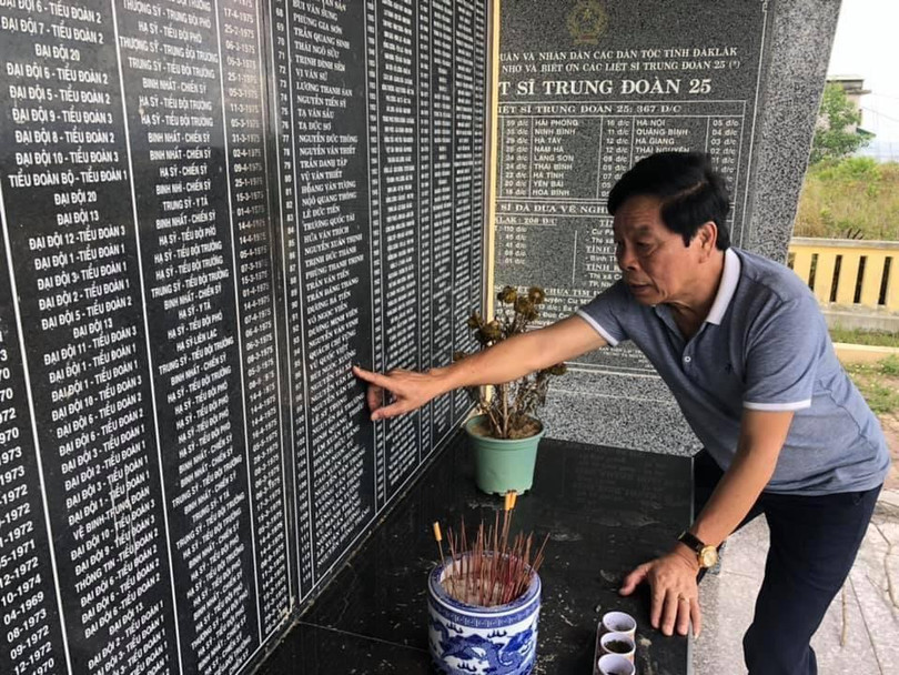 Tấm bia ghi tên liệt sĩ được dựng tại địa điểm D 631 đánh trận mở màn rạng sáng ngày 5.3.1975