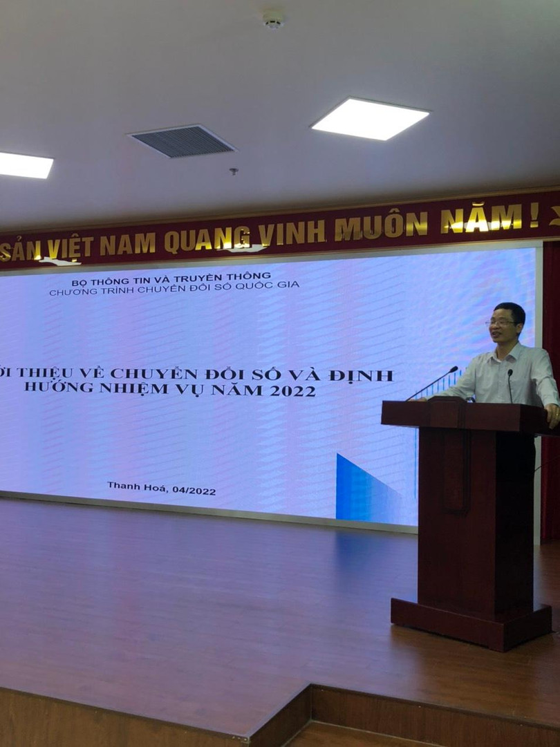 Phó Cục trưởng Cục Tin học hóa Bộ TT-TT Nguyễn Phú Tiến phát biểu tại hội nghị