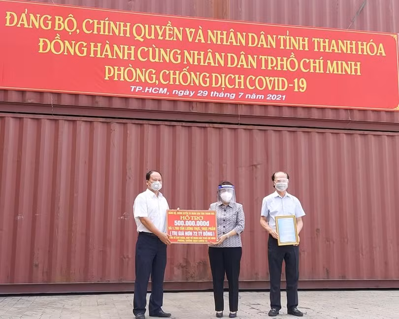 Hơn 1.700 tấn lương thực, thực phẩm và 500.000.000 đ đến với đồng bào TP Hồ Chí Minh