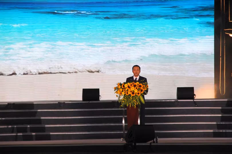 Chủ tịch UBND tỉnh Thanh Hóa Đỗ Minh Tuấn trình bày diễn văn buổi lễ