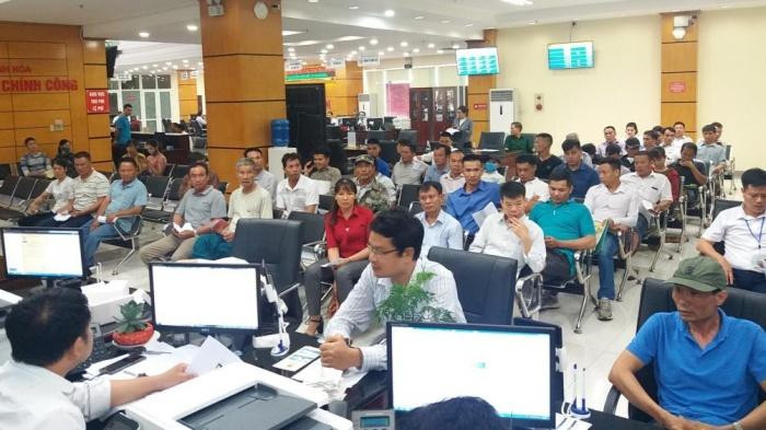 Công dân đến giải quyết TTHC tại Trung tâm phục vụ hành chính công tỉnh Thanh Hóa Công dân đến giải quyết TTHC tại Trung tâm phục vụ hành chính công tỉnh Thanh Hóa