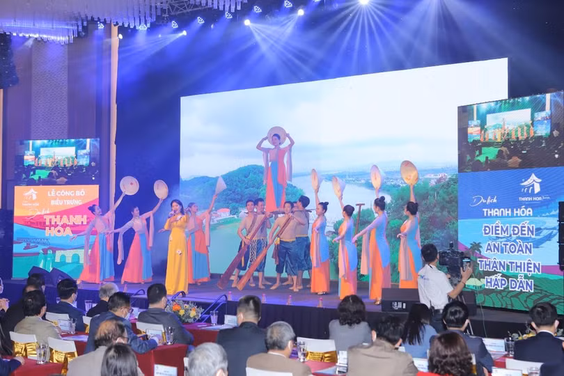 Văn nghệ chào mừng