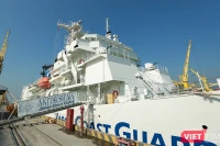 Tuần dương hạm USS Robert Smalls của Hải quân Mỹ và hạm tuần dương Akitsushima (PLH-32) của Lực lượng Bảo vệ Bờ biển Nhật Bản tại cảng Tiên Sa, Đà Nẵng.