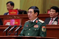 Đại tướng Phan Văn Giang, Bộ trưởng Bộ Quốc phòng, tham luận về vấn đề “Xây dựng Quân đội nhân dân cách mạng, chính quy, tinh nhuệ, hiện đại, làm nòng cốt xây dựng nền quốc phòng vững mạnh, hiện đại, gắn với nền an ninh nhân dân và thế trận lòng dân vững chắc”. Ảnh: TTXVN.