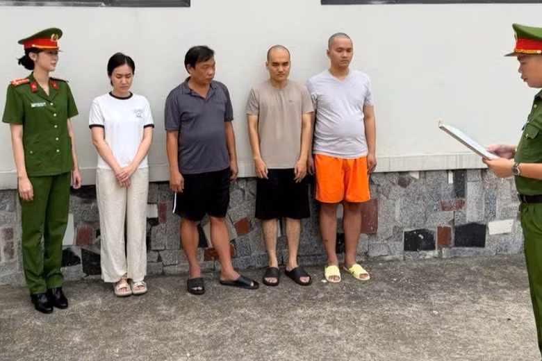 Hơn 3.400 viên kim cương nhập lậu được đưa vào hệ thống bán lẻ SJC thế nào?